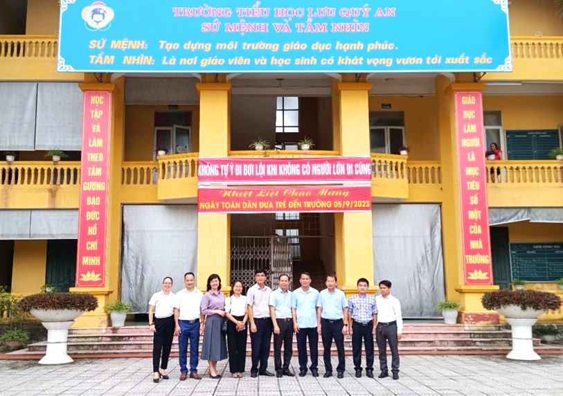 Đoàn công tác Bệnh viện Răng Hàm Mặt TW Hà Nội tại Trường tiểu học Lưu Quý An, tỉnh Vĩnh Phúc